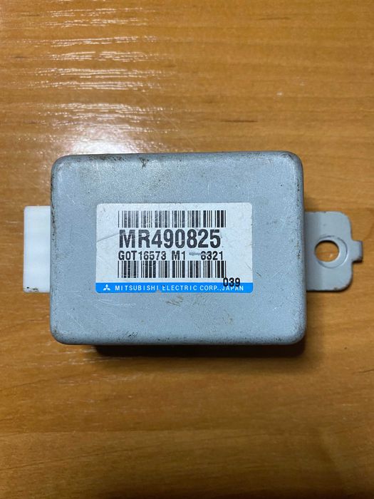 MR490825 блок управления двиг. Mitsubishi Pajero Sport 3.0