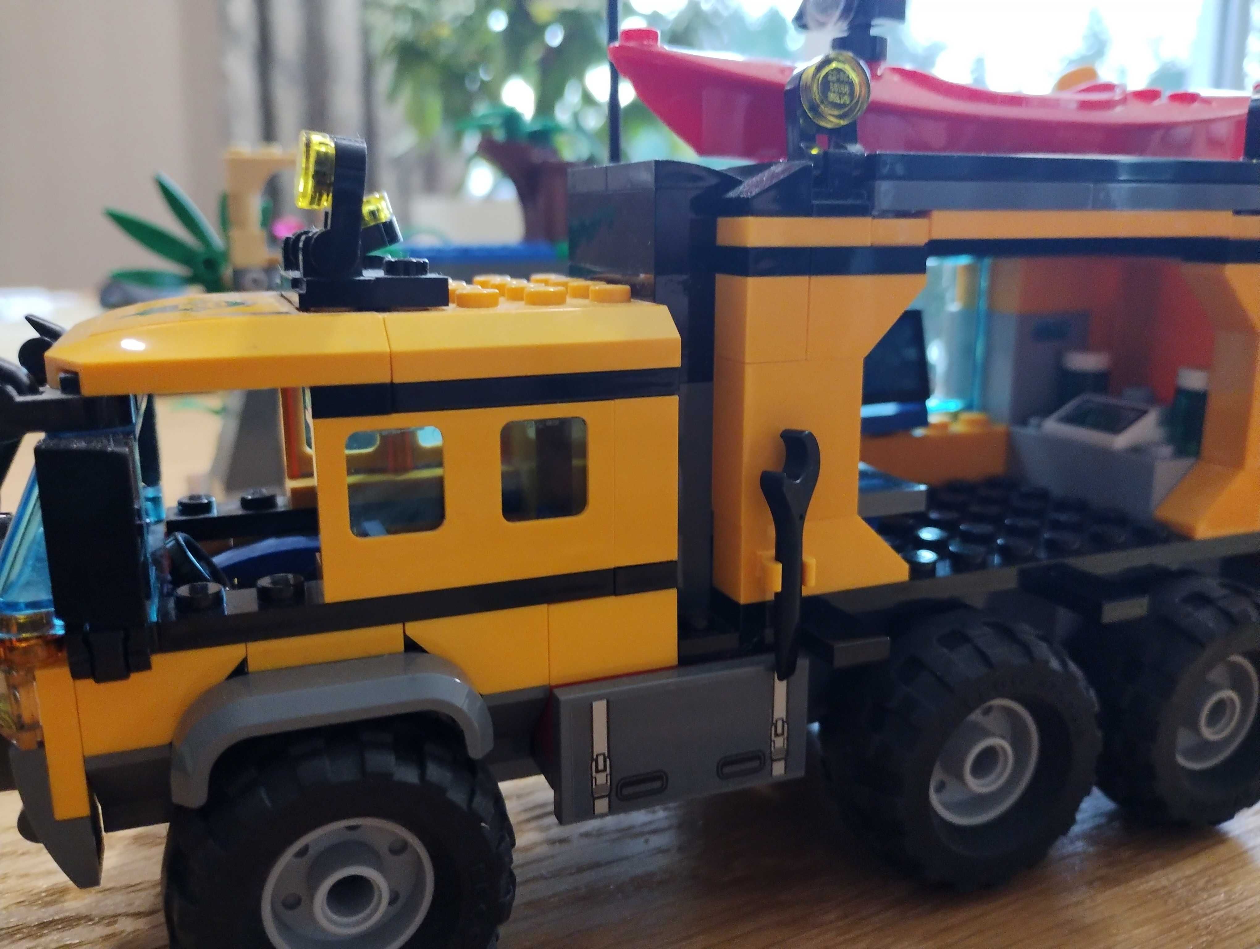 Lego 60160, mobilne laboratorium