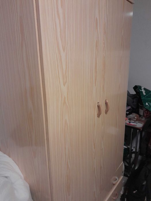 Cama de casa com colchao seminovo e duas camss de solteiro em mogno