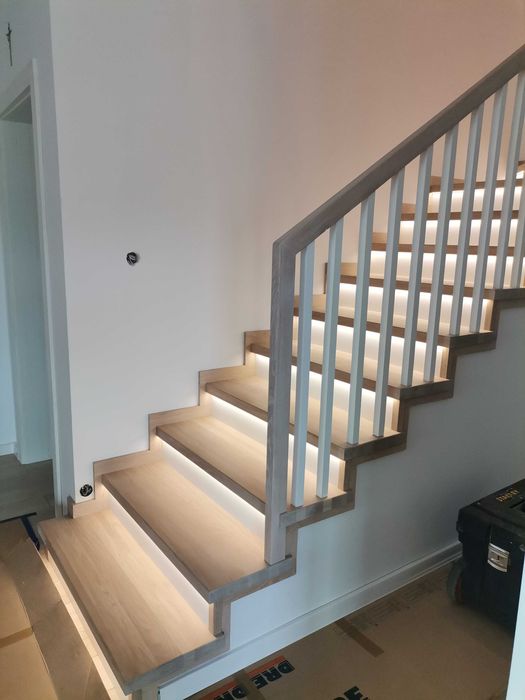 CYKLINOWANIE RZESZÓW, układanie parkietu, montaż schodów