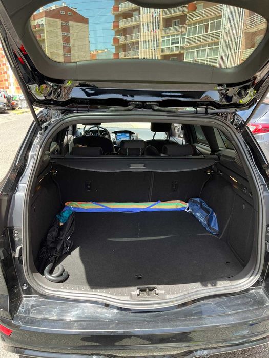 Carrinha Ford Focus Station ST-LINE 1500TDCI 120CVDesportivo Económico