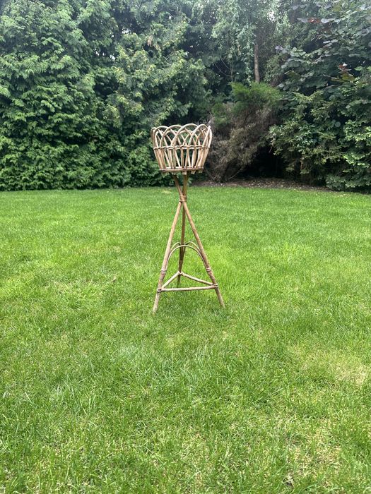 Kwietnik wiklinowy stojący vintage do renowacji