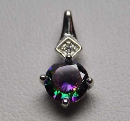 Delikatna srebrna zawieszka Mystic Topaz i cyrkonia