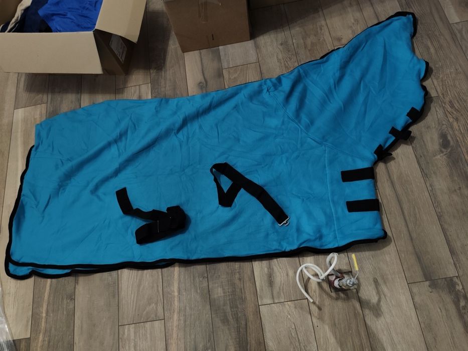 Nowa derka polarowa z kapturem