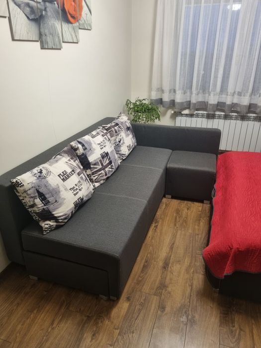 Nowoczesny narożnik z funkcją spania i pojemnikiem na pościel