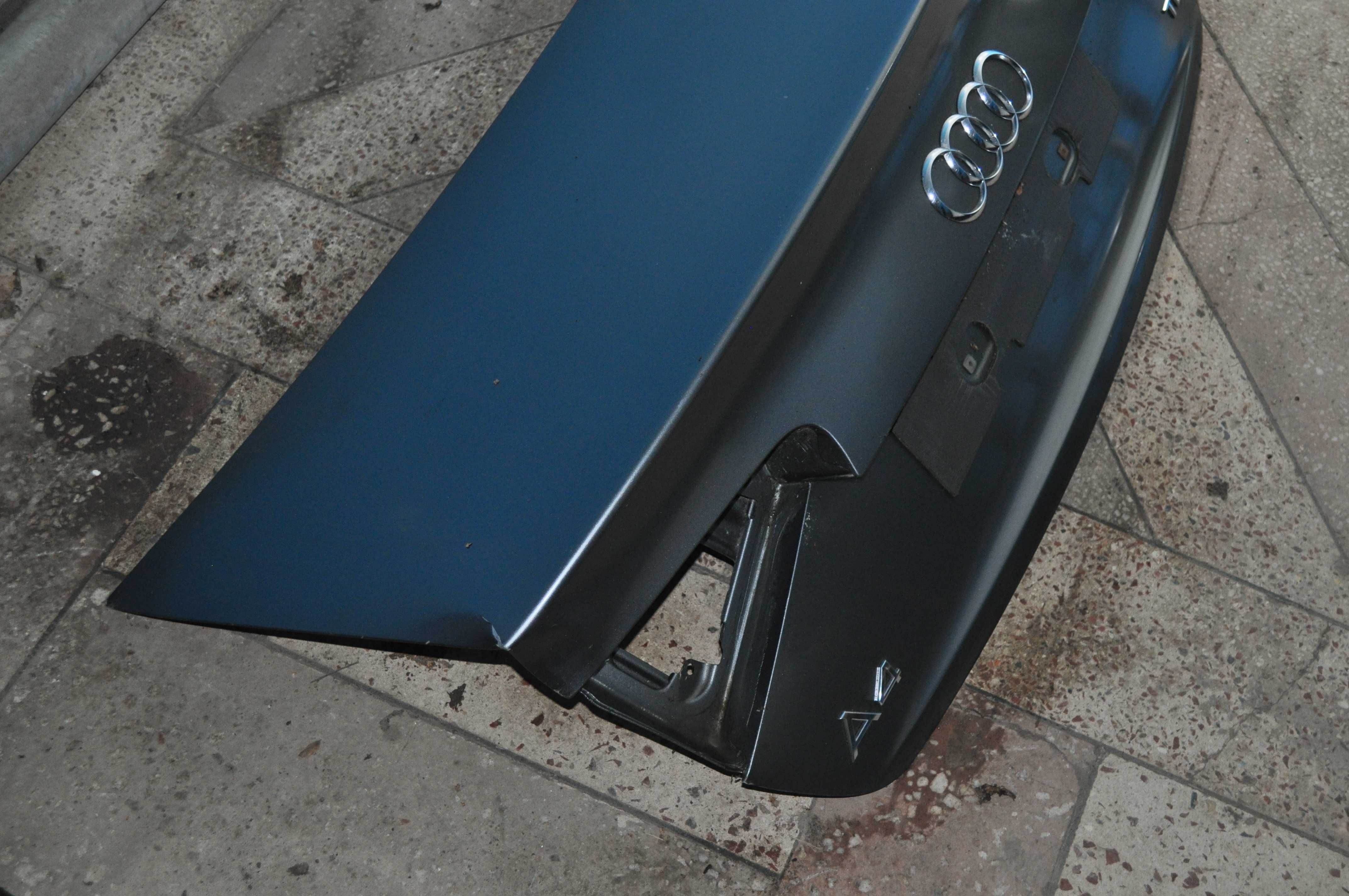 Audi A4b8 кришка багажника