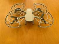 DJI Combo Mini 2 Fly More - Drone dobrável ultraleve,  com câmera 4K.