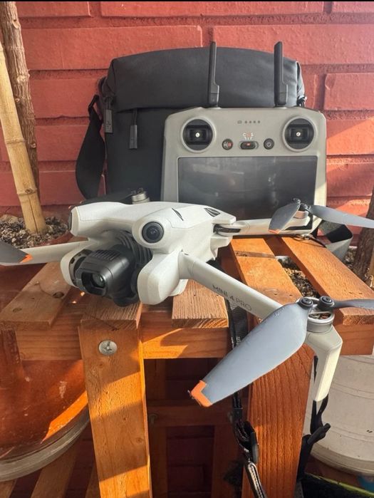 DJI Mini 4 Pro Fly More + DJI Care + 10 meses
