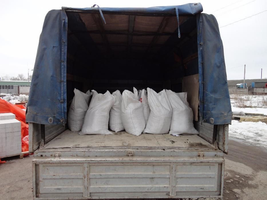 Перевезення вантажів. Квартирний переїзд. Вантажники. Грузоперевозка