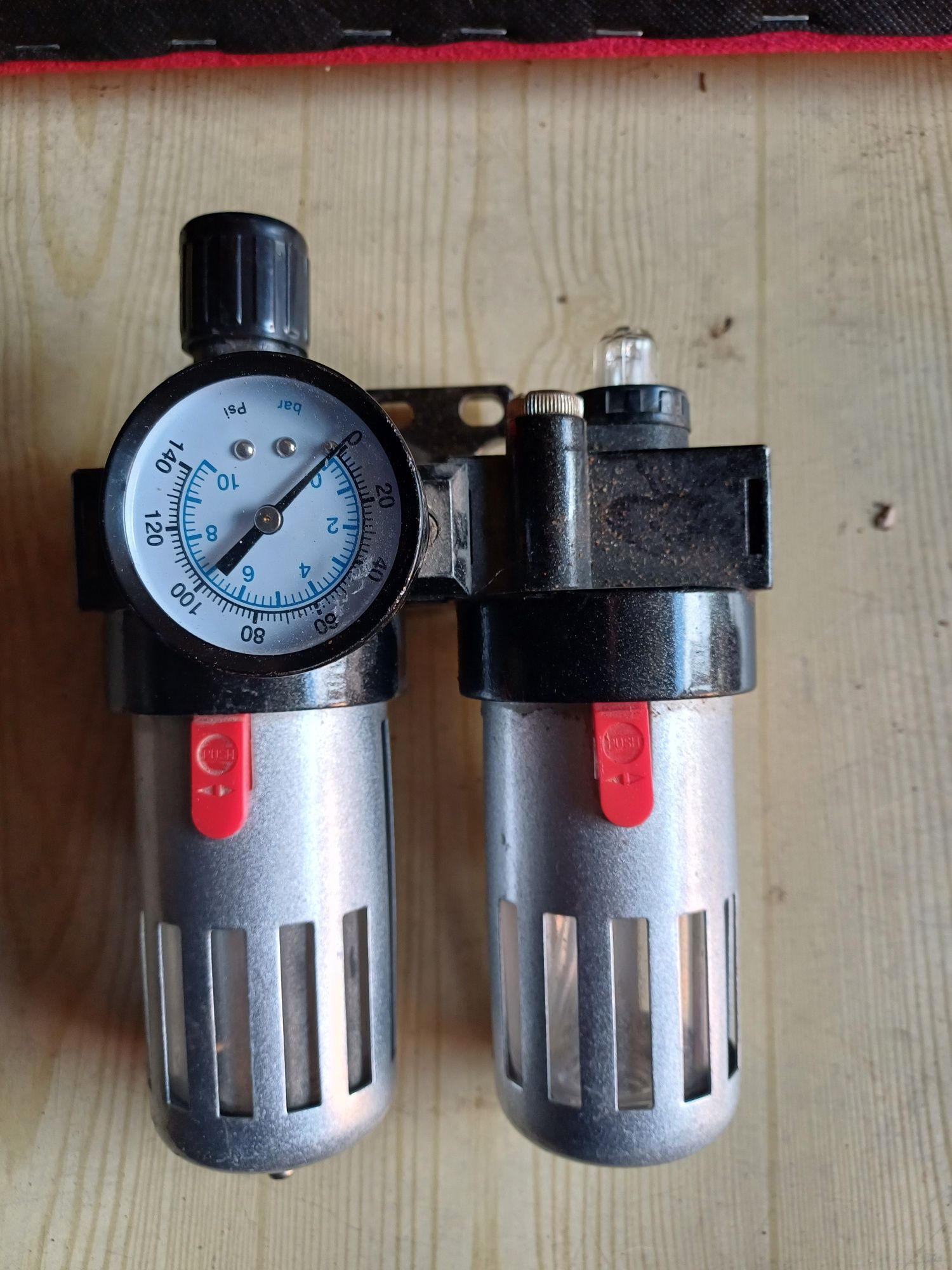 FILTR Regulator ciśnienia z manometrem
