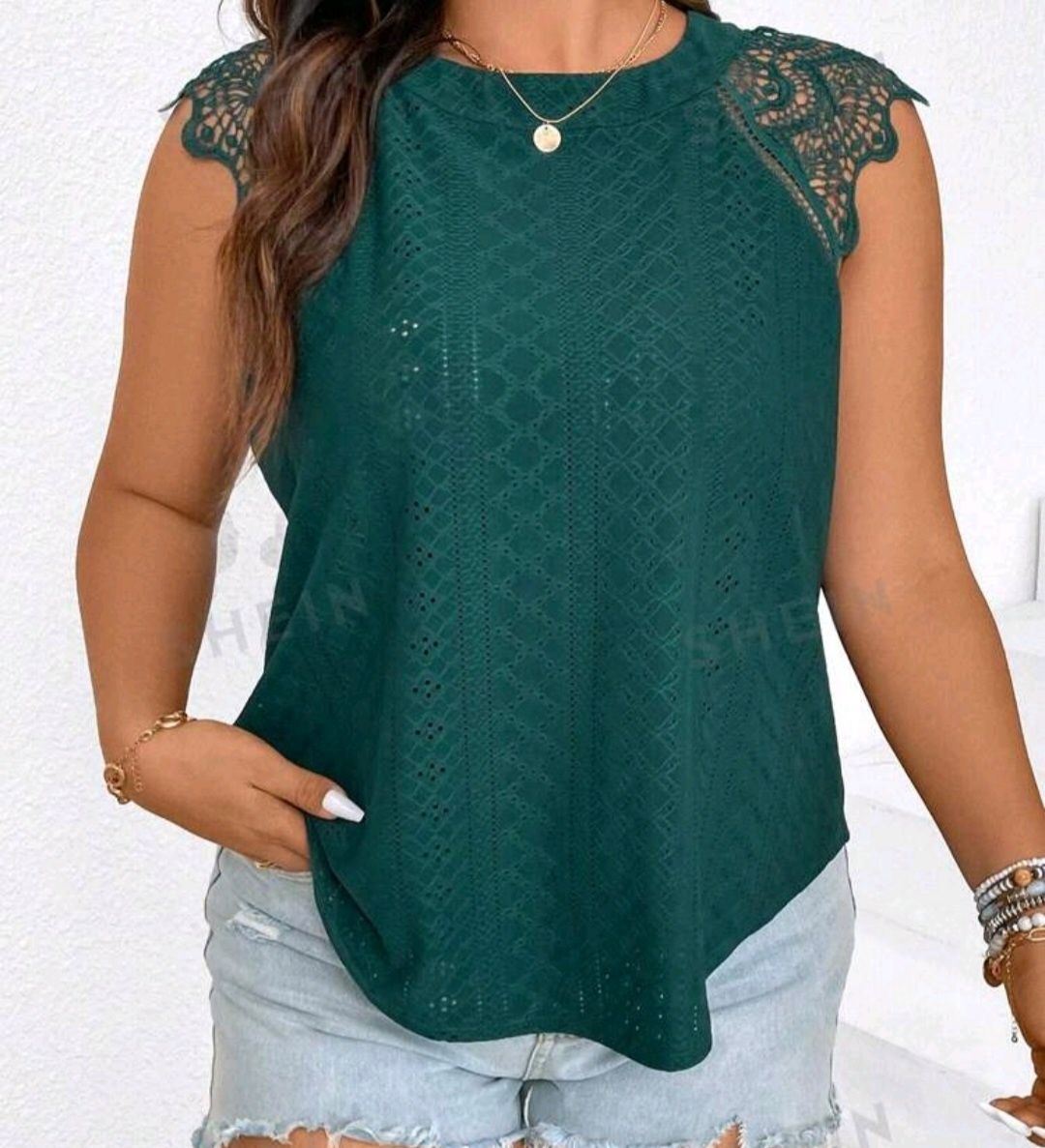 Blusa com renda e laço
