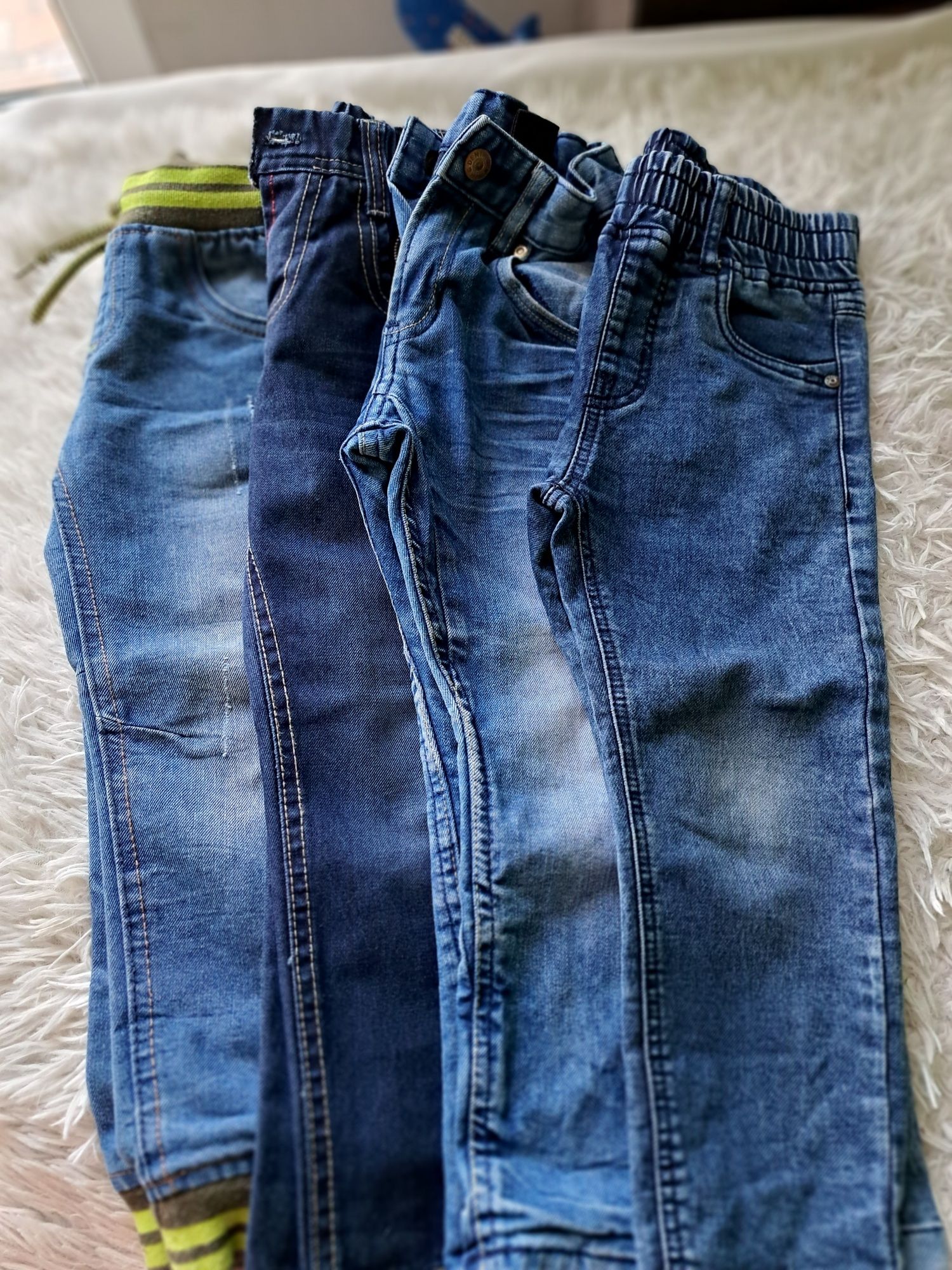 Spodnie jeans 104