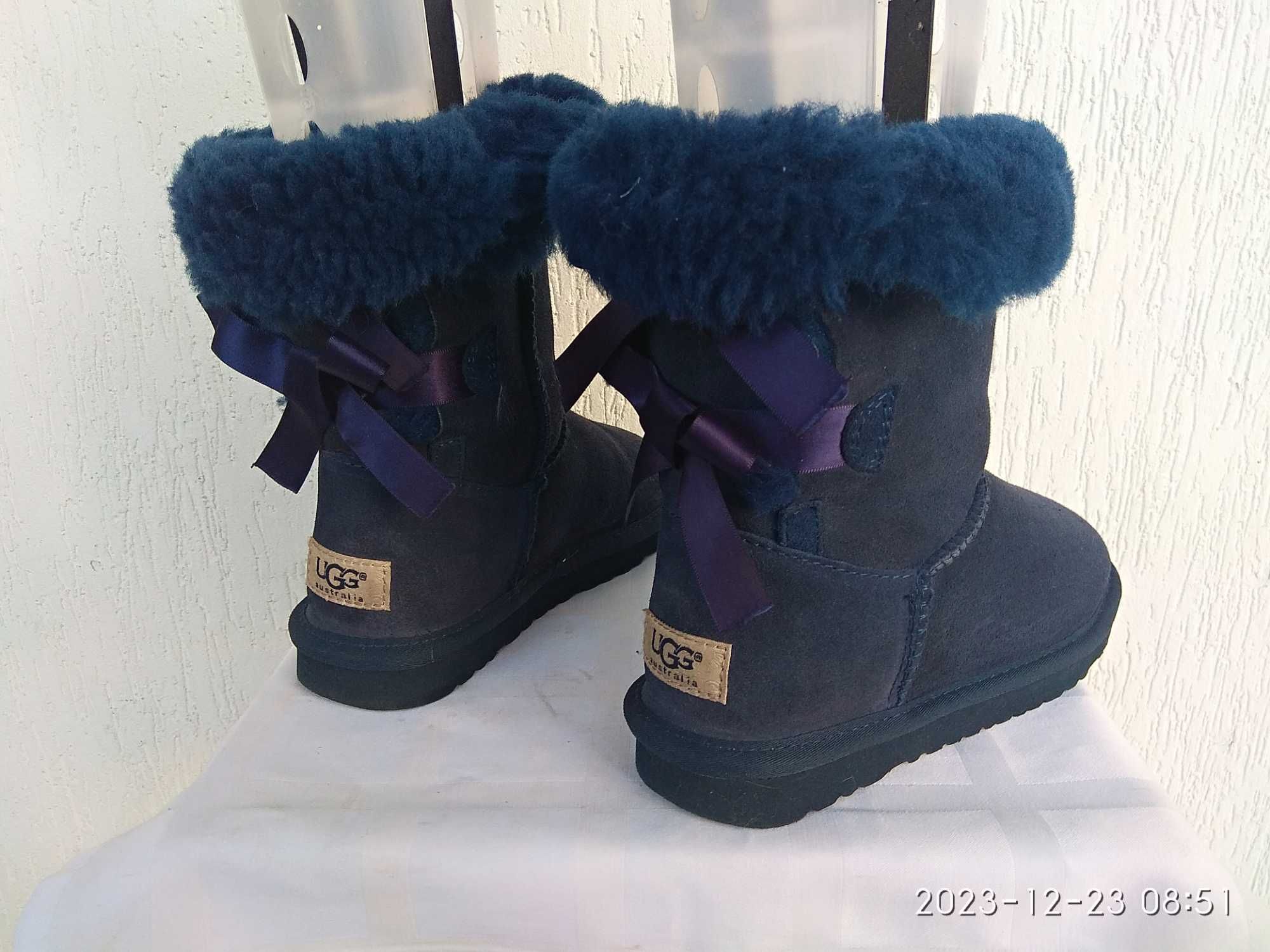 Замшевие зимние сапожки UGG Australia р.36