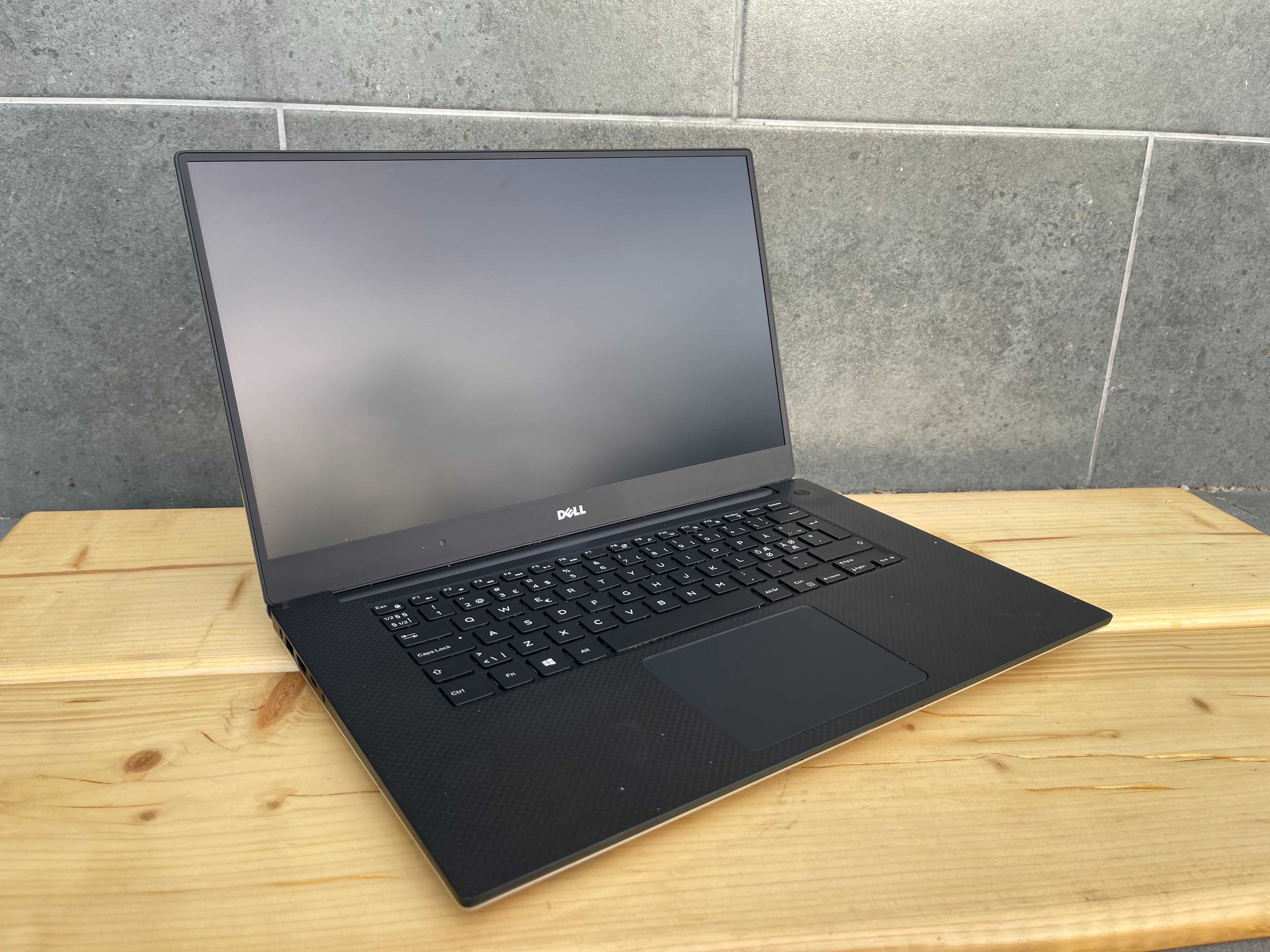 Ноутбук Dell Precision 5510/i7-6820HQ/32/1Tb/15.6/IPS/Nvidia M1000 4Gb