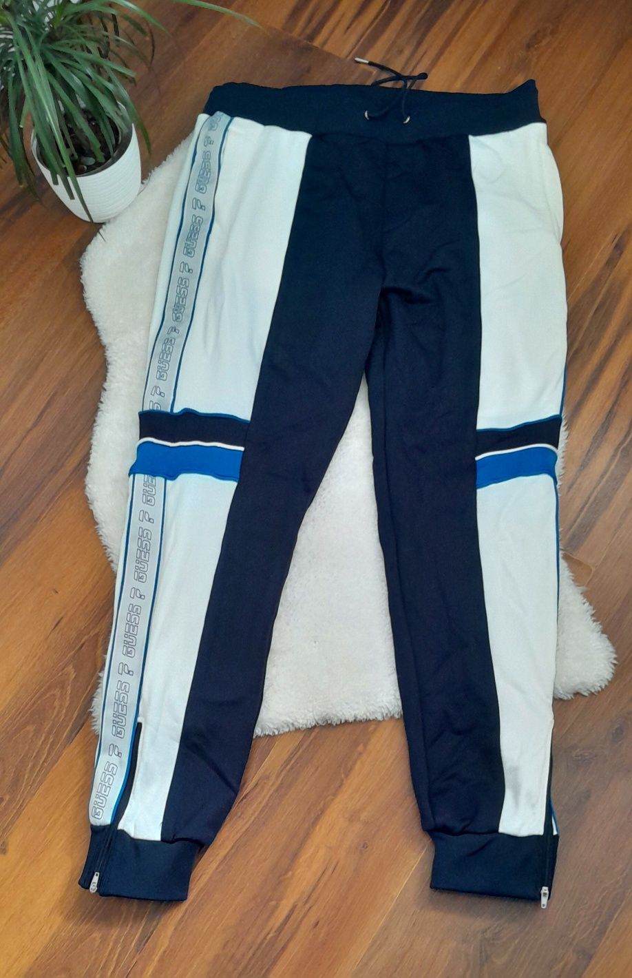 Nowy dres guess l