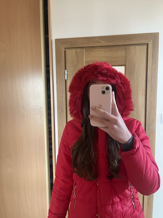 czerwona kurtka puchowa