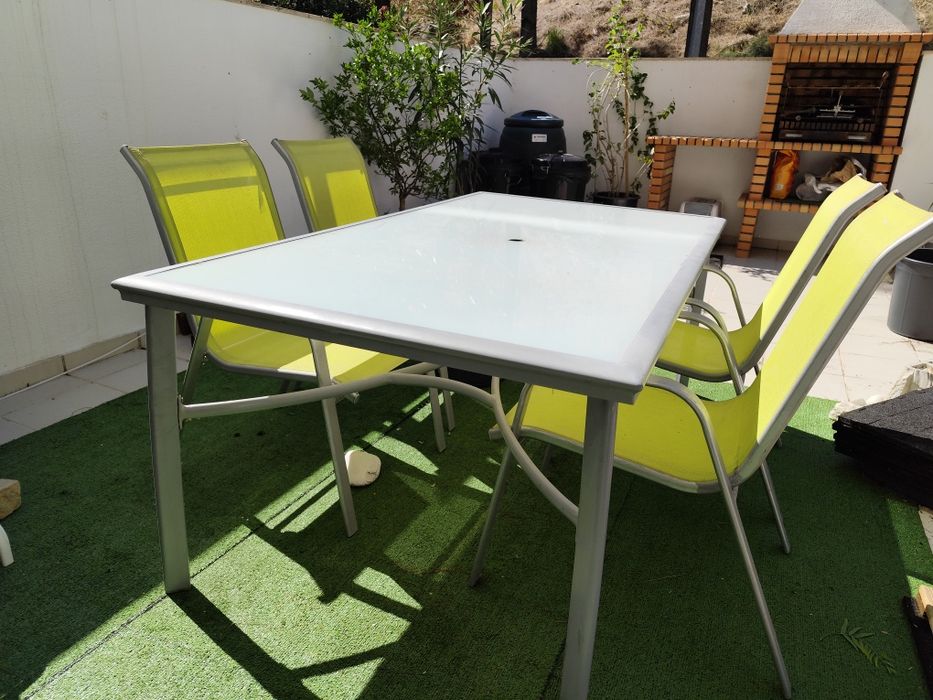 Conjunto Mesa e 6 Cadeiras de jardim/terraço