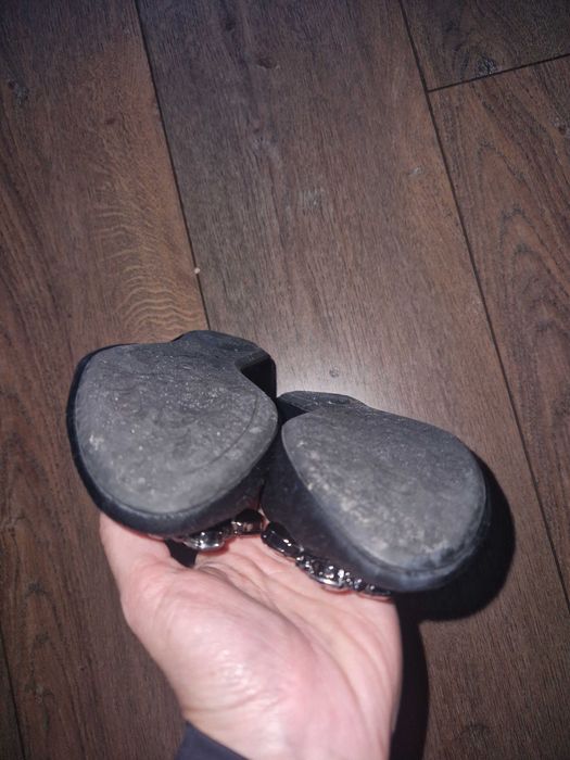 SAbrinas pretas com brilhantes 38