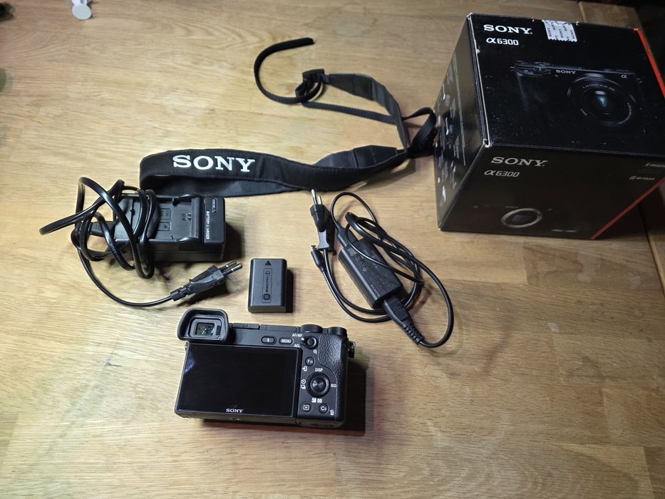 Sony A6300 BODY - BDB mało używany (1.6K shoots)+ ładowarka, 2 baterie