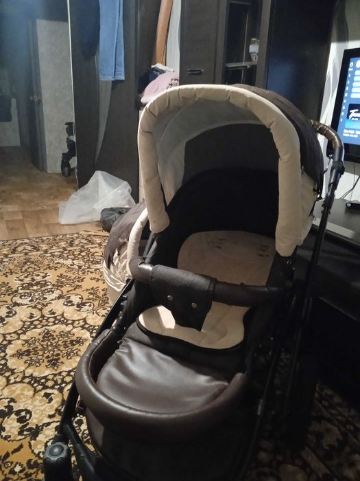 Коляска 2 в 1.В нормальном состоянии.Кривой рог .посылкой нет.