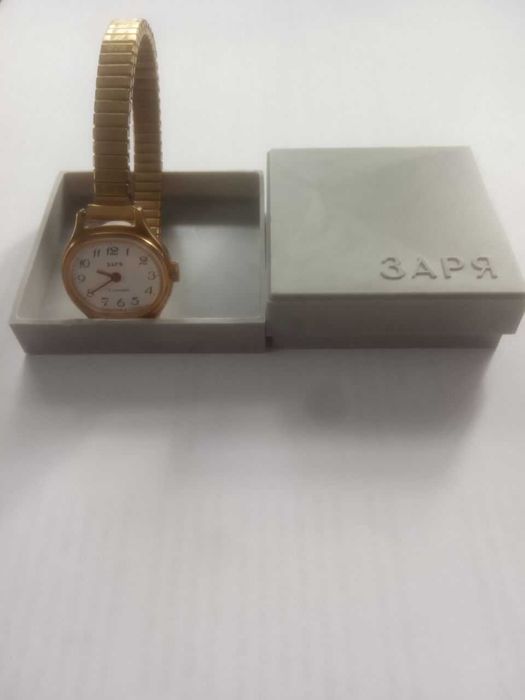 Жіночий годинник Заря, СРСР, 17 каменів, позолота, новий