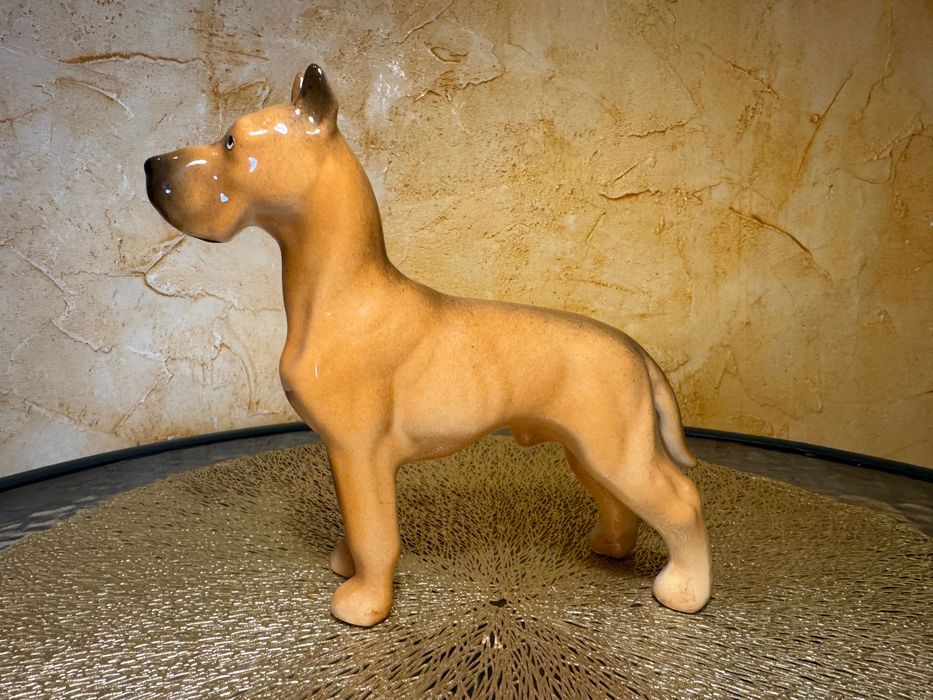 Porcelanowa figurka psa - dog niemiecki