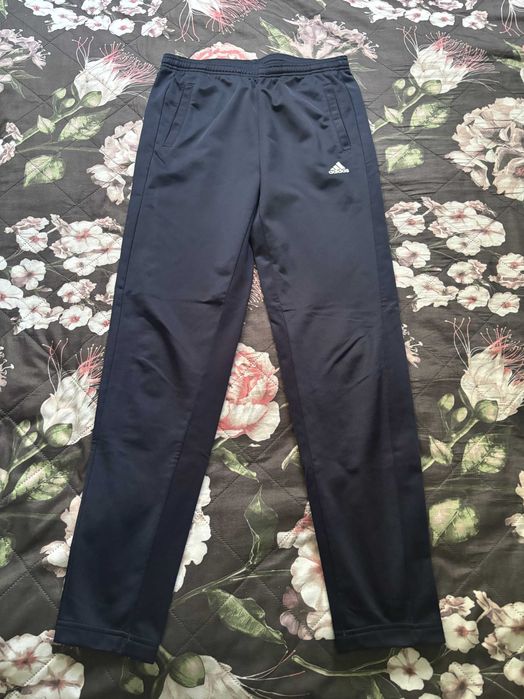 Dresowe spodnie chłopięce firmy ADIDAS rozm. 164 cm