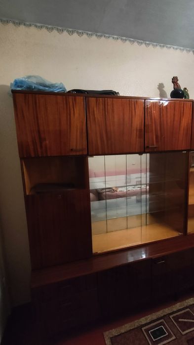 БЕЗКОШТОВНО віддам сервант + тумба. Самовивоз!!!