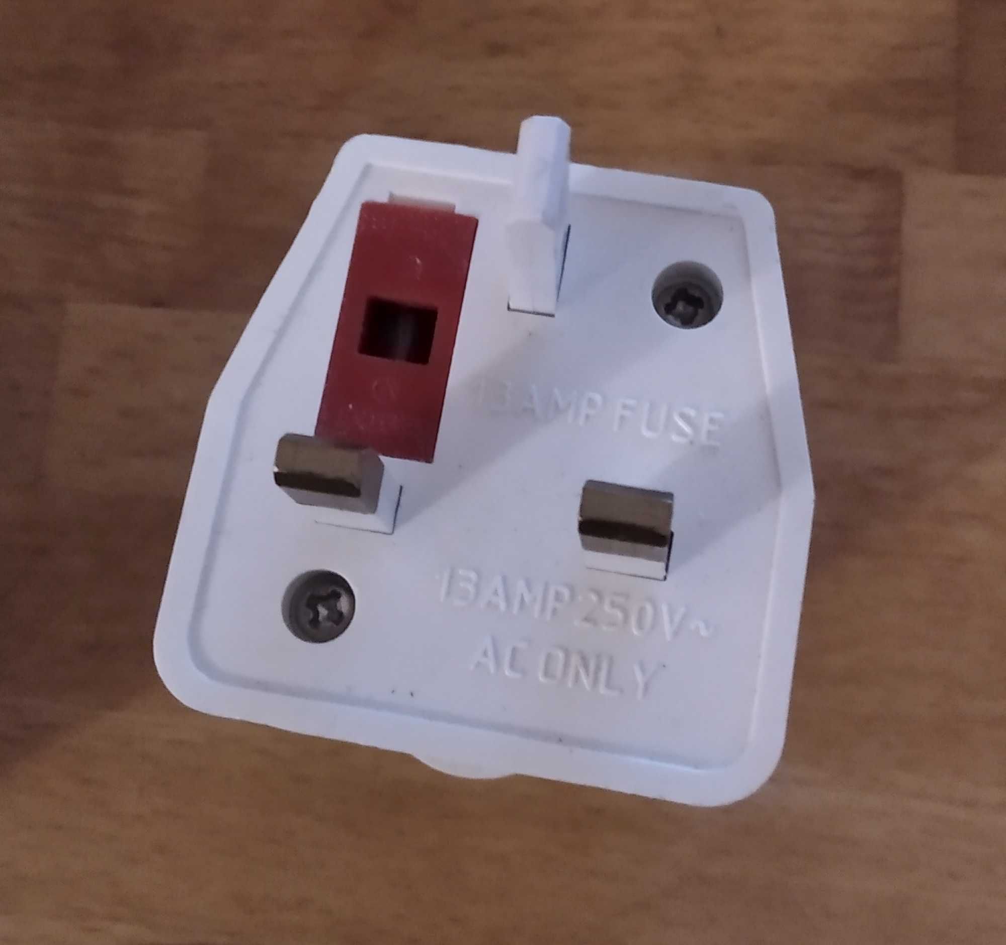 Adapter elektryczny UE na UK
