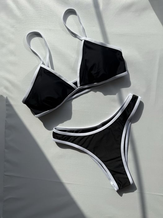 Чорно-білий купальник