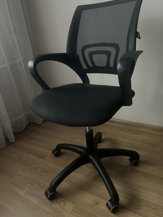 Стільці офісні  в хорошому стані