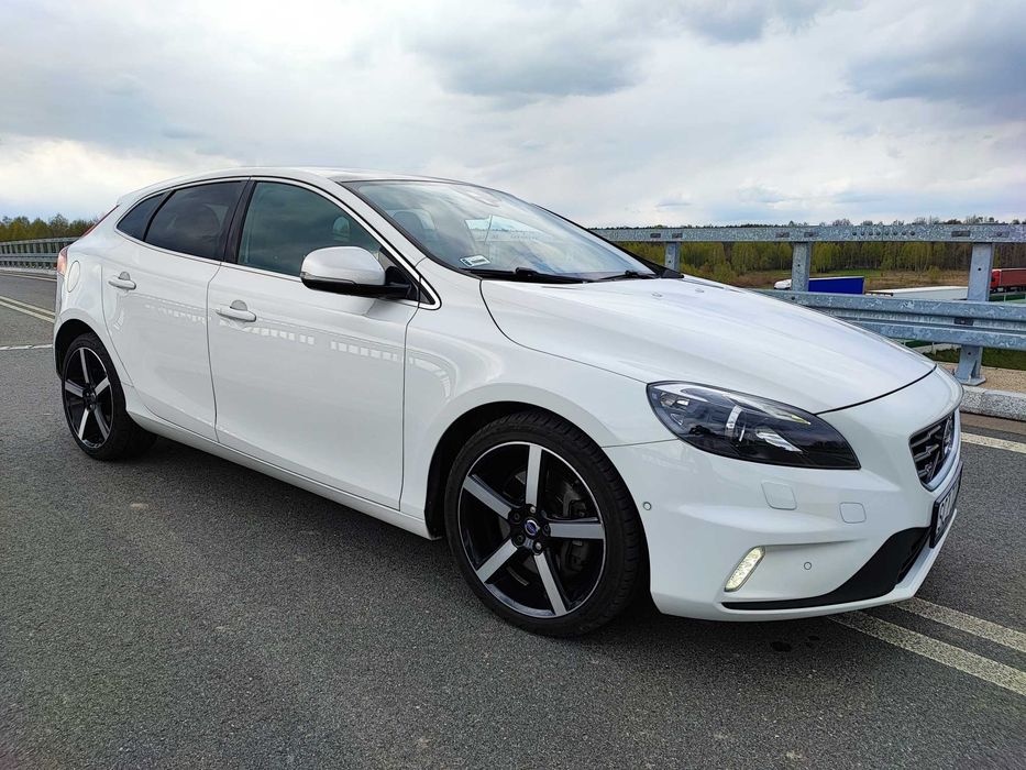 Volvo V40 D4 R-Design
