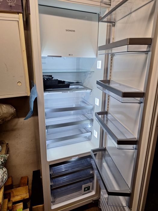 Холодильник встраиваемый