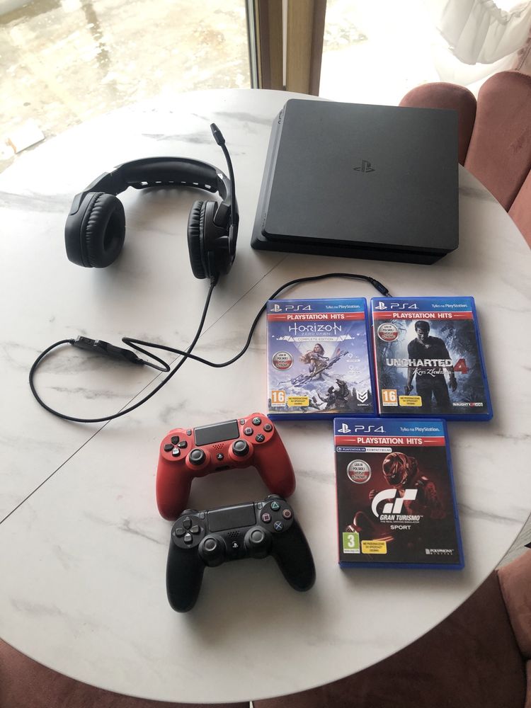Konsola PlayStation 4 slim 1TB (1000 GB) - zestaw