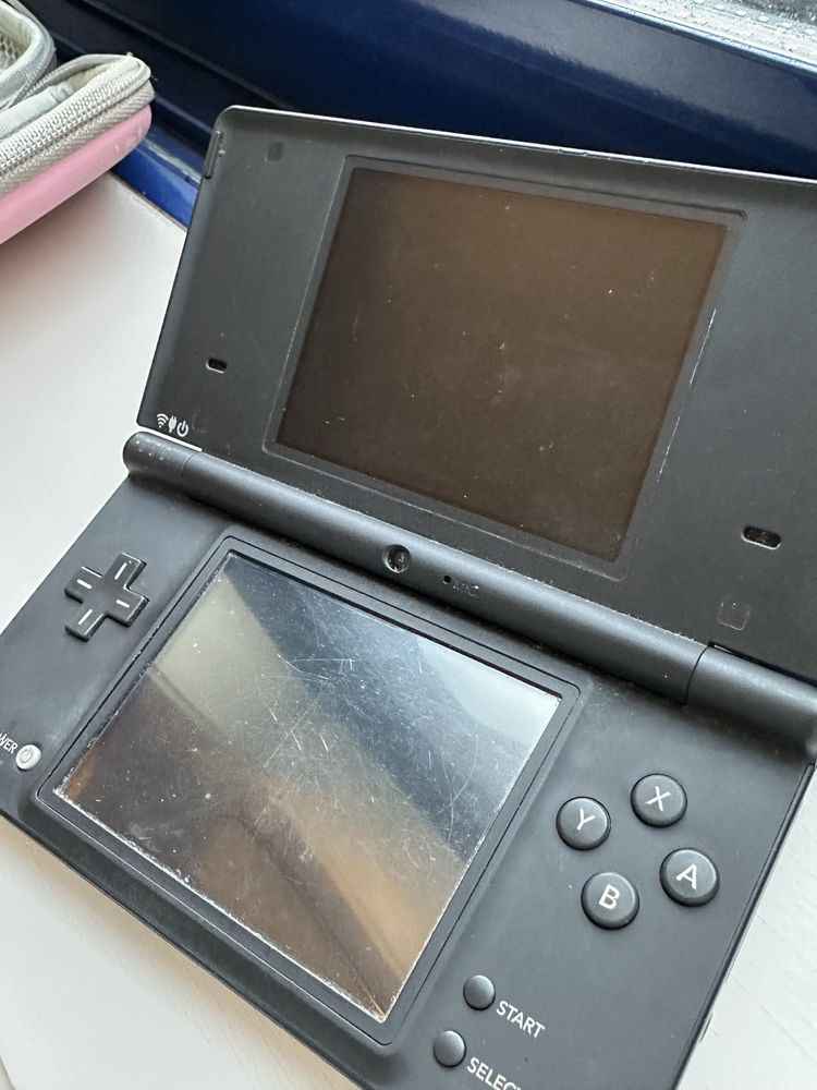 Nintendo DSi com 8 jogos incluídos