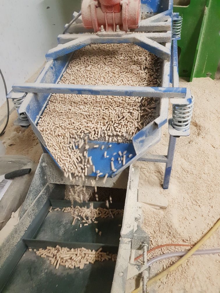 Pelet pellet drzewny świerkowy jasny transport pod dom