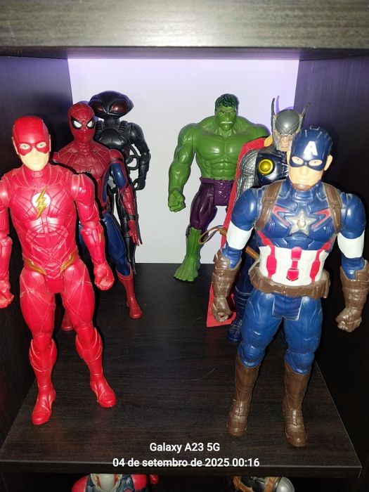 Figuras de 30cm de varios personagens de fantasia