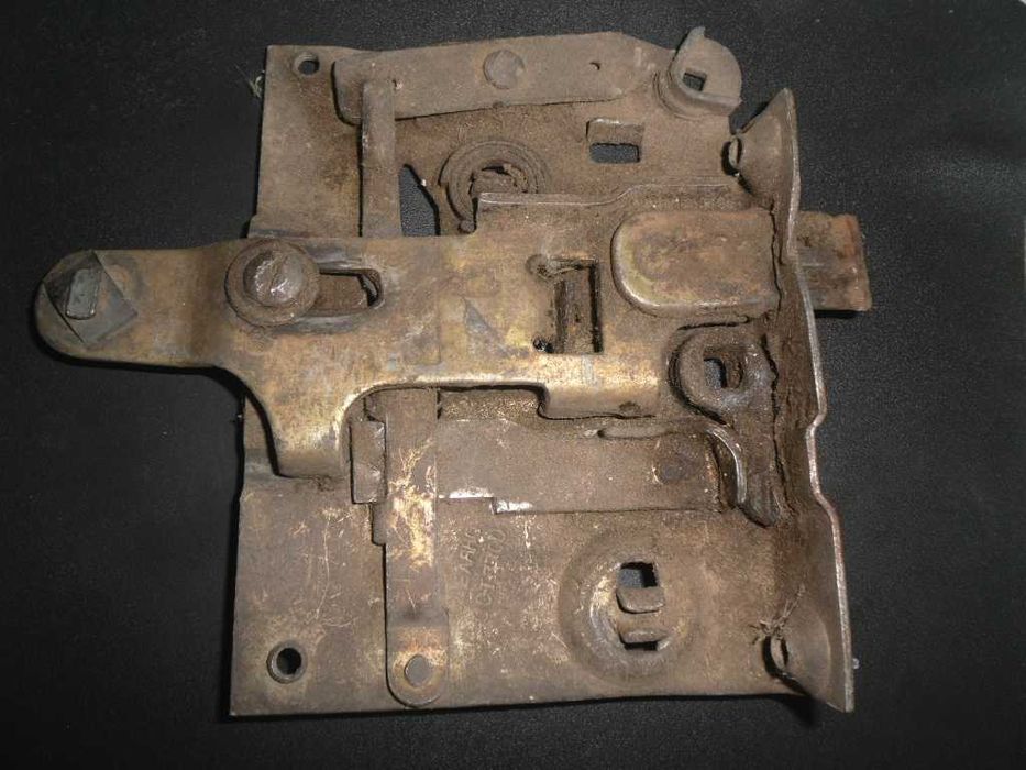 Замок двери автомобиля из СССР. ЗИЛ или ГАЗ?