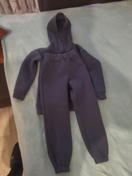Продам костюм уни секс дитячій