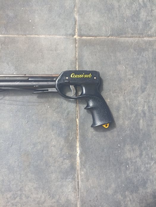 Arma de caça submarina cressi 75