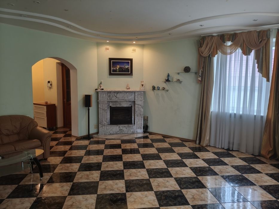 Сдам шикарный дом на левом берегу