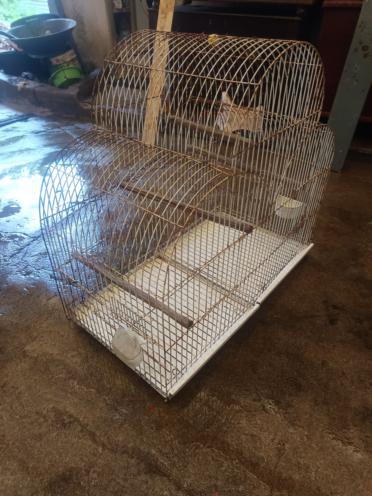Vende se as duas gaiolas de pássaros