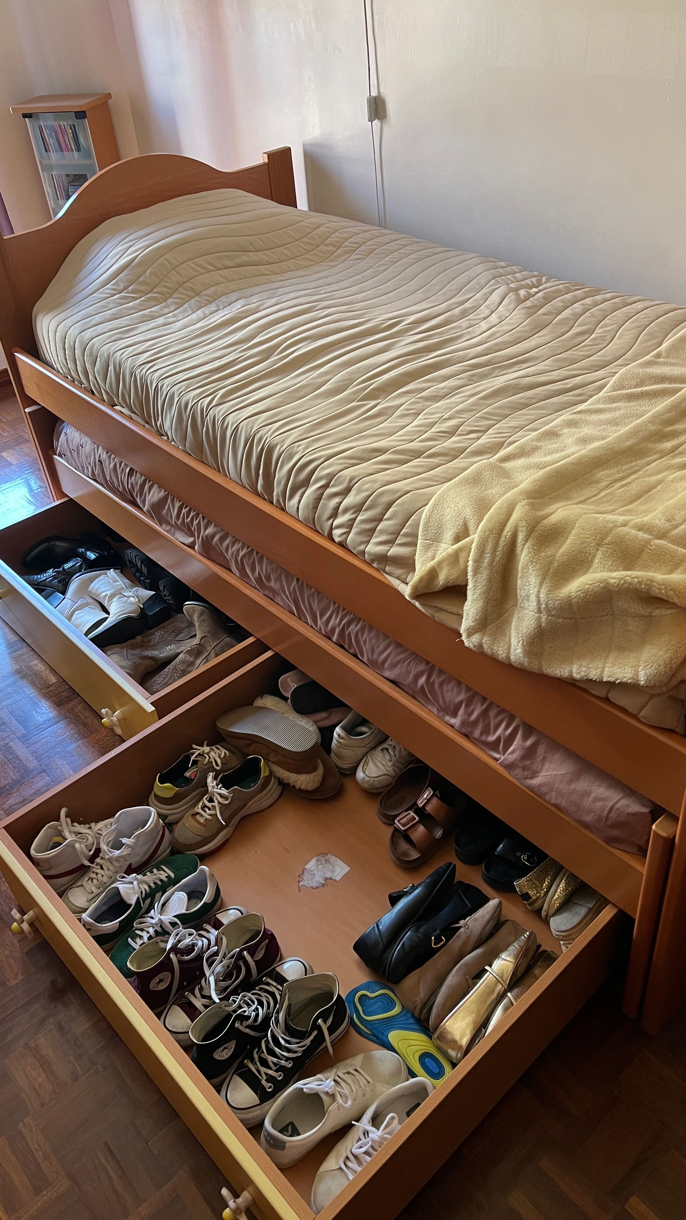 Cama de 2 andares e gavetas