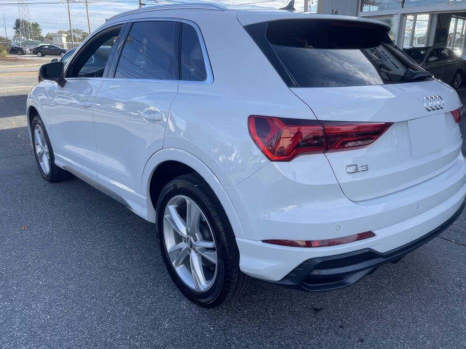 Audi Q3      2020
