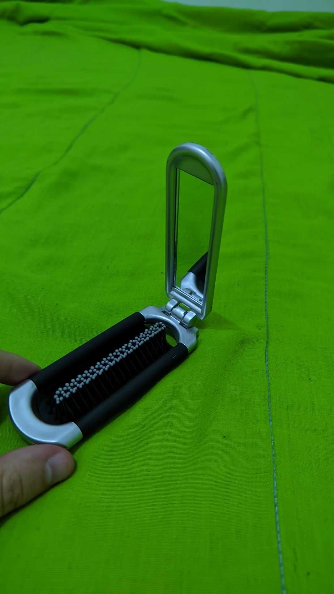 Escova de cabelo portátil com espelho