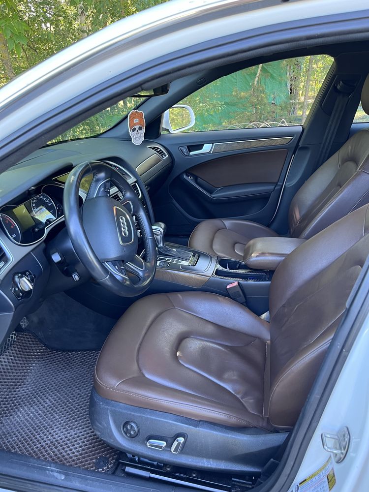 Audi A4 Premium S-Lain 2013 rest