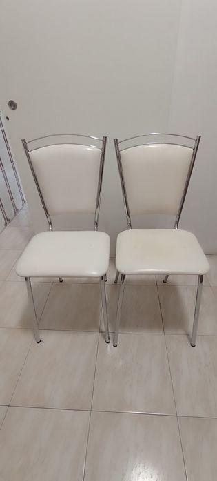 Cadeira  em metal e plastico