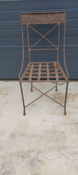 Cadeira em ferro para restaurar
