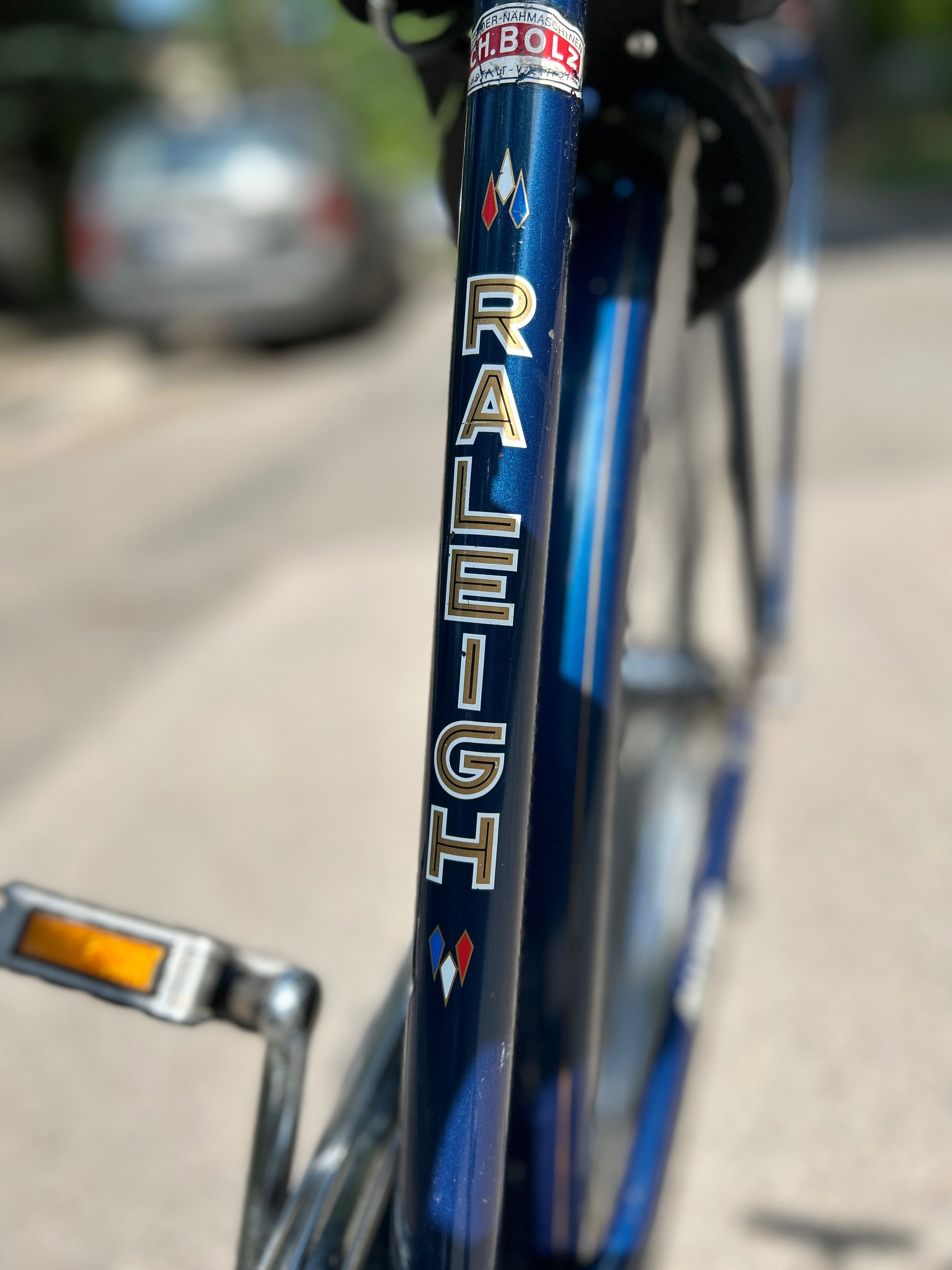 DWA piękne rowery - klasyki miejskie Raleigh dla Super Mamy i Taty