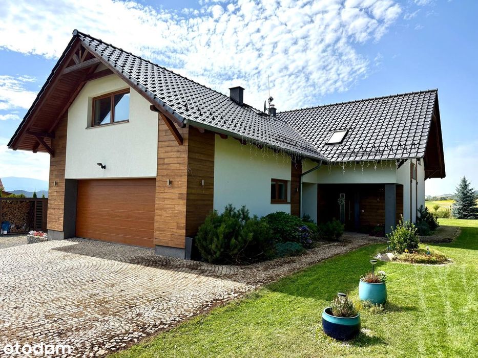 Duży dom do zamieszkania w Komarnie. Polecam